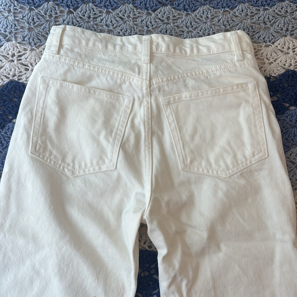 White reformation jeans. Mid rise. Straight leg. Size 26. - Picture 3 of 6